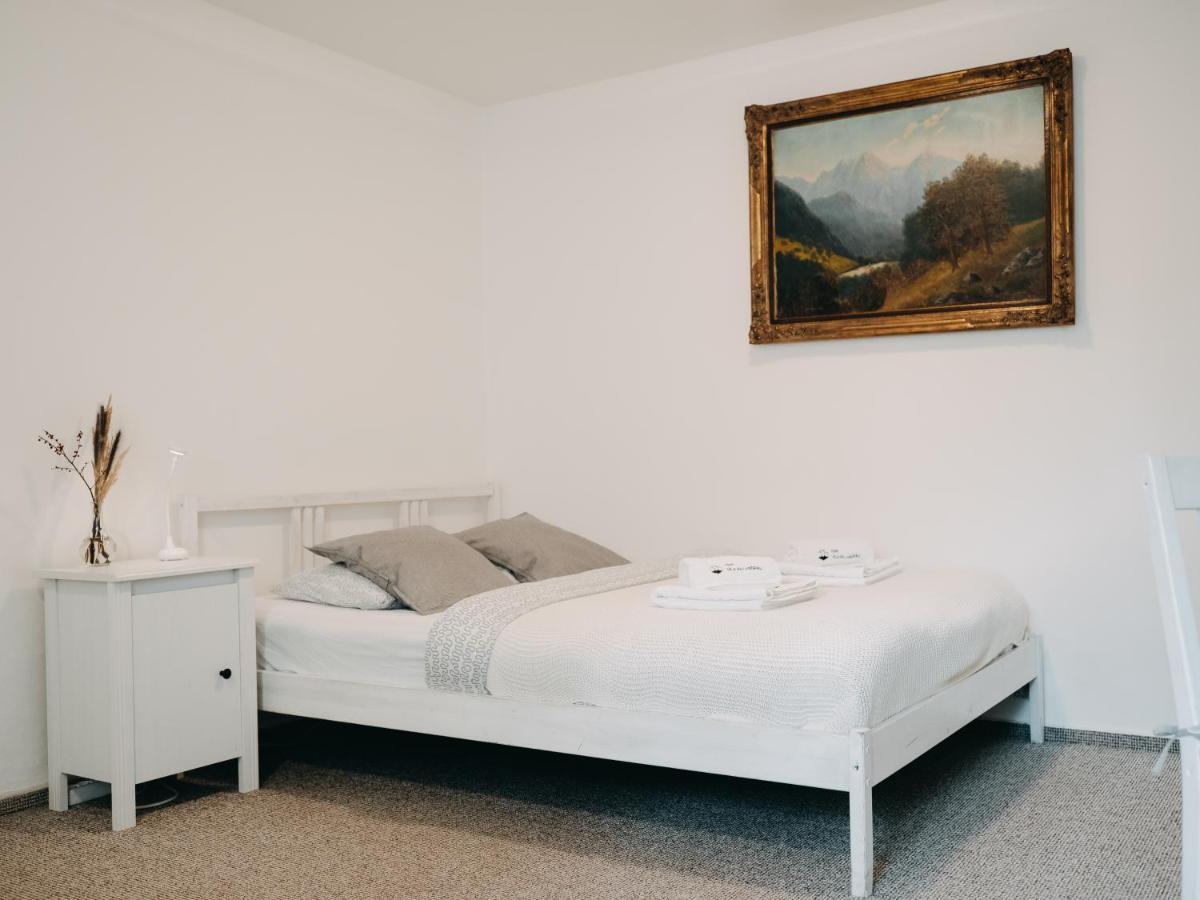 Vila Na Landeku Ostrava Bagian luar foto
